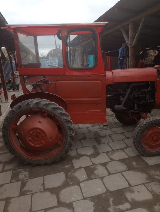 Vând tractor cărări 23