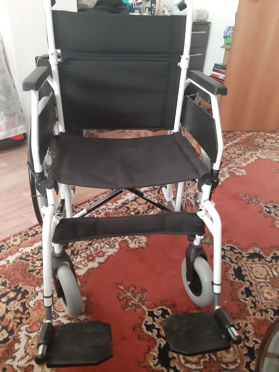 Продаю: Инвалидная коляска