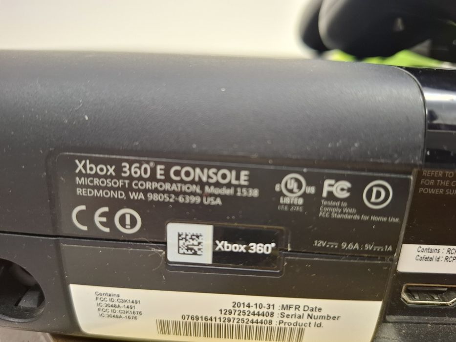 Xbox 360 Model E 2014, 26 jocuri + 2 controllere