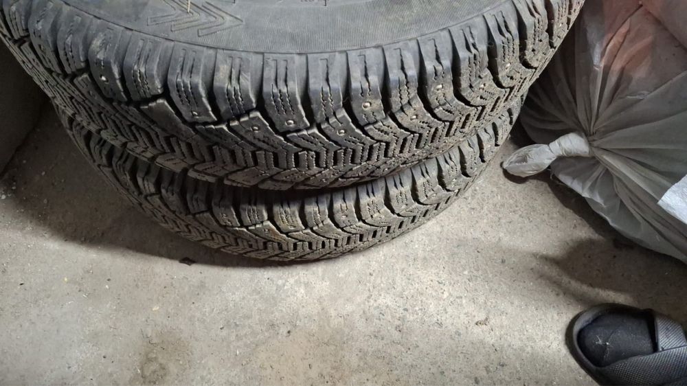 Продам зимние шины 2шт