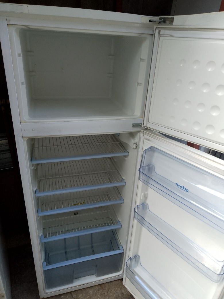 Frigider arctic Indesit Whirlpool metrou Tineretului