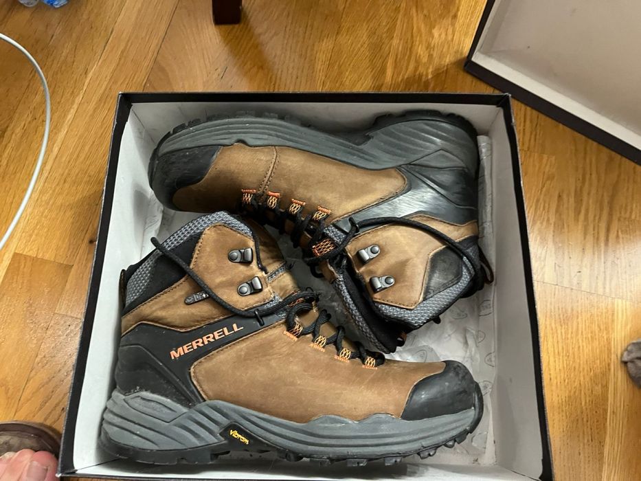 Продам ботинки для гор