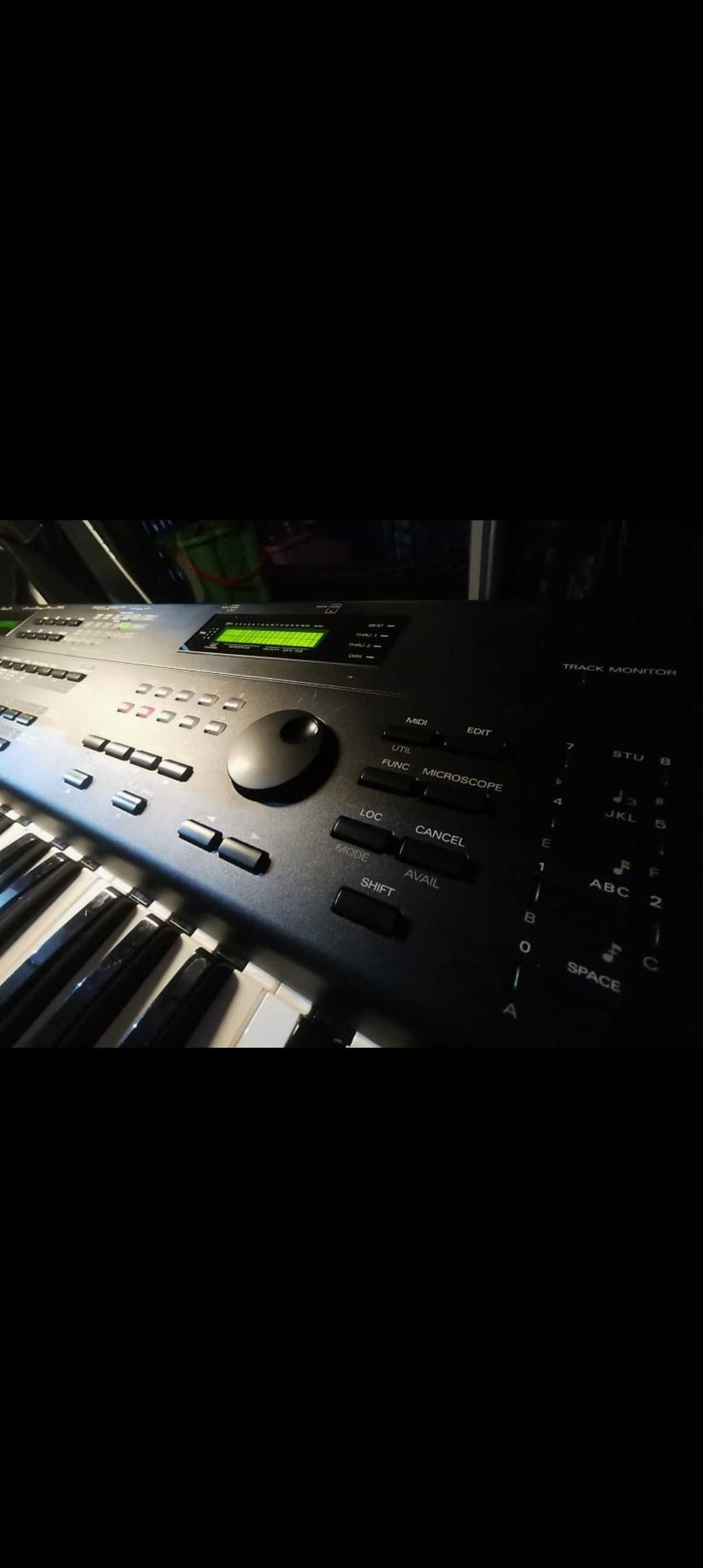 Roland JV 1000  Японски  синтезатор ,стейдж пиано 76 клавиша