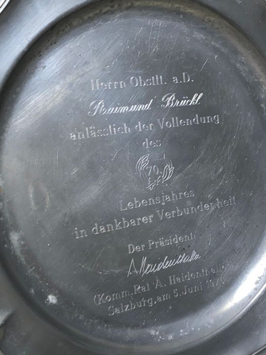 Farfurii vechi din zinc