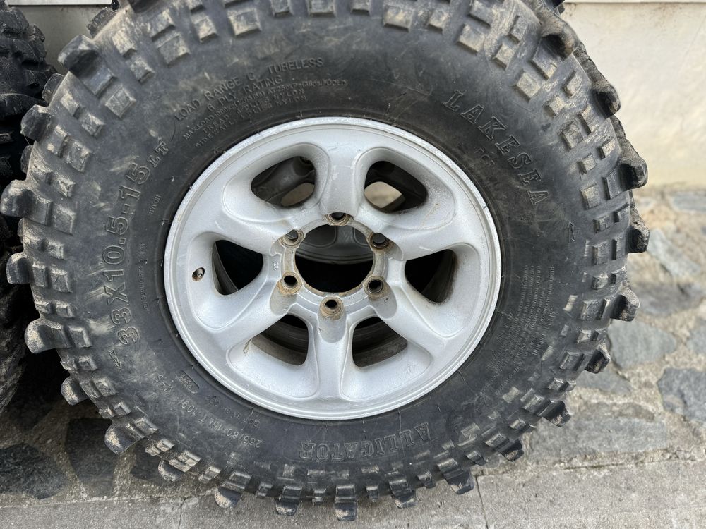 Гуми с джанти 33х10.5 R15