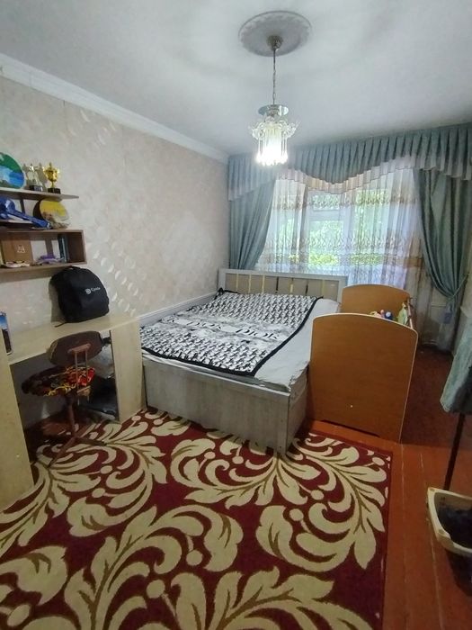 Продаётся 3 х ком кв на 2 этаже, 1 мик 35 дом рядом с  кафе ОРОМ