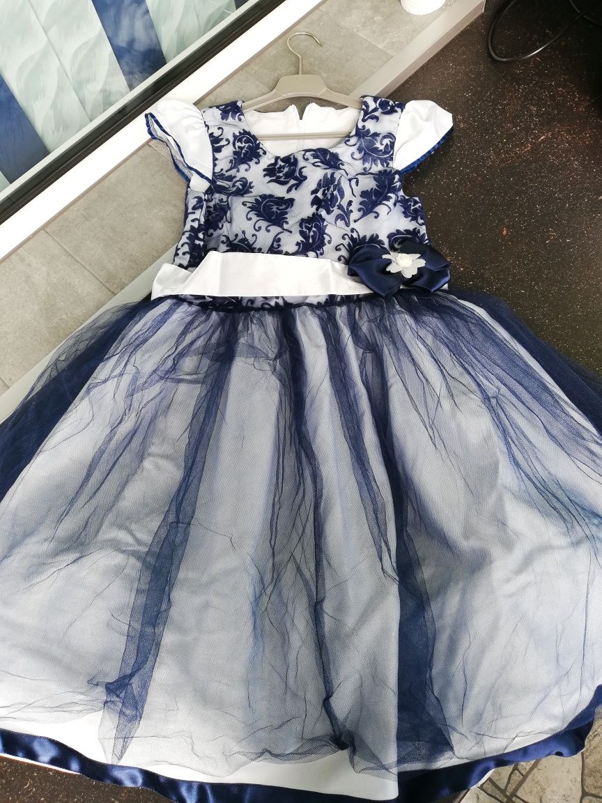 Детска рокля размер 140