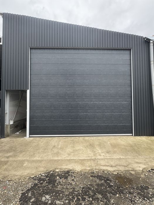 Usa garaj L3000 x H3000 gri cu geamuri -NOU!