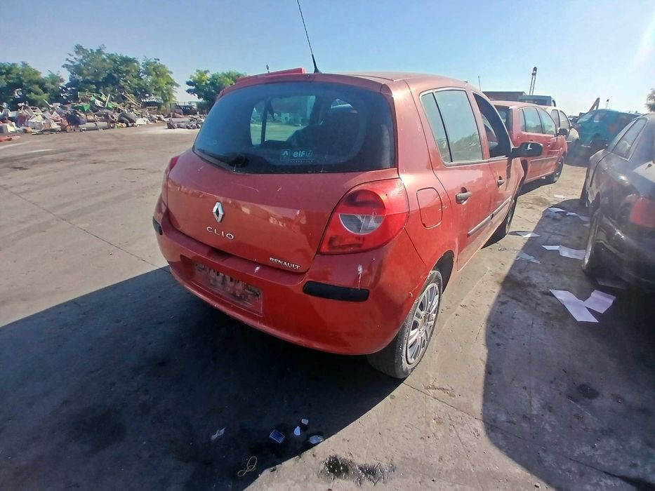 Dezmembrez renault clio 3