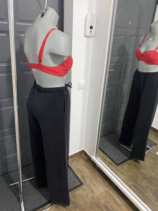 Pantaloni largi Stradivarius