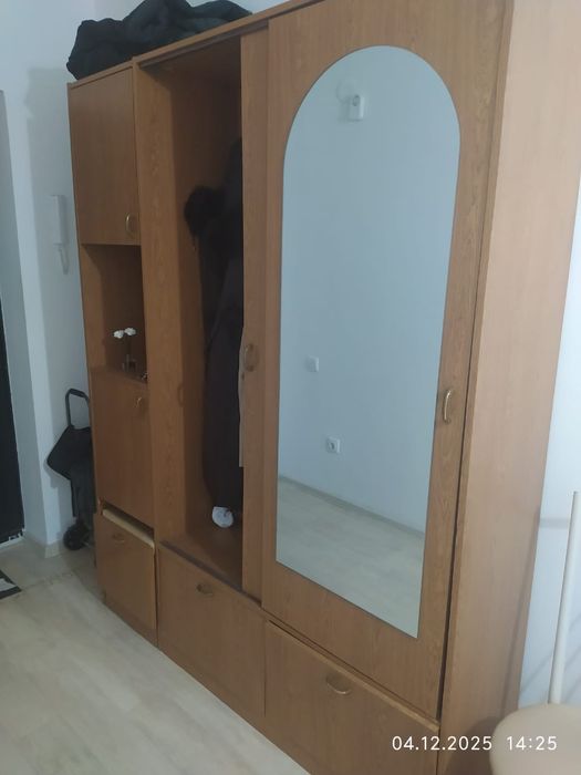 Отдам даром шкаф для прихожей