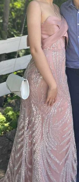 Елегантна бална рокля