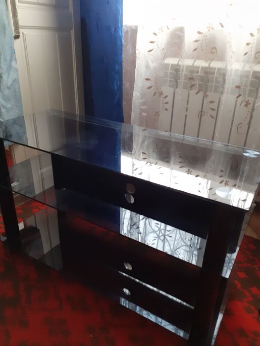 Продам стеклянную тумбочку