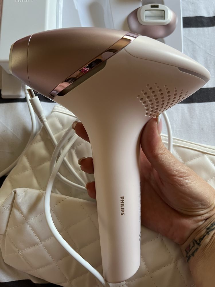 Епилатор Filips Lumea 9000 BRI958