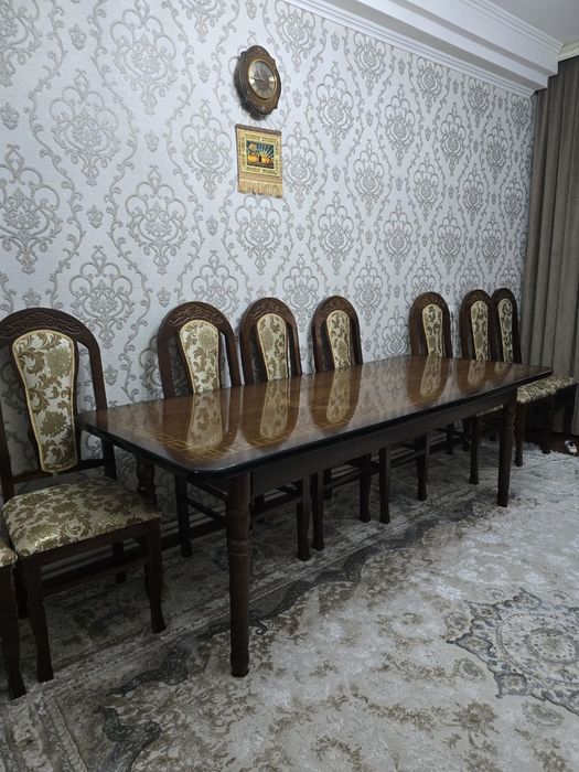 Стол и 10 стульев