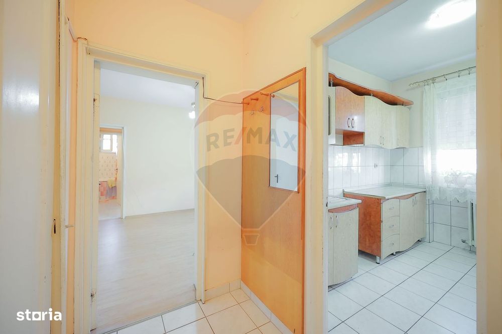 De vânzare, apartament cu 3 camere, zona Rogerius