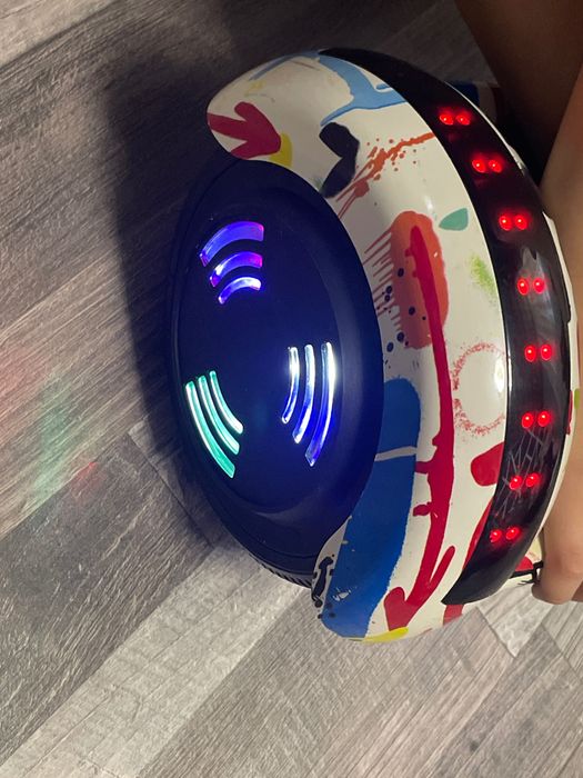 Hoverboard Smart Balance cu lumini LED și Bluetooth – ca nou!