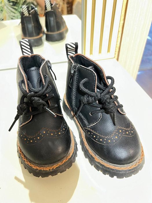 Продам детскую зимнюю весеннюю осеннюю обувь 21 и 22р