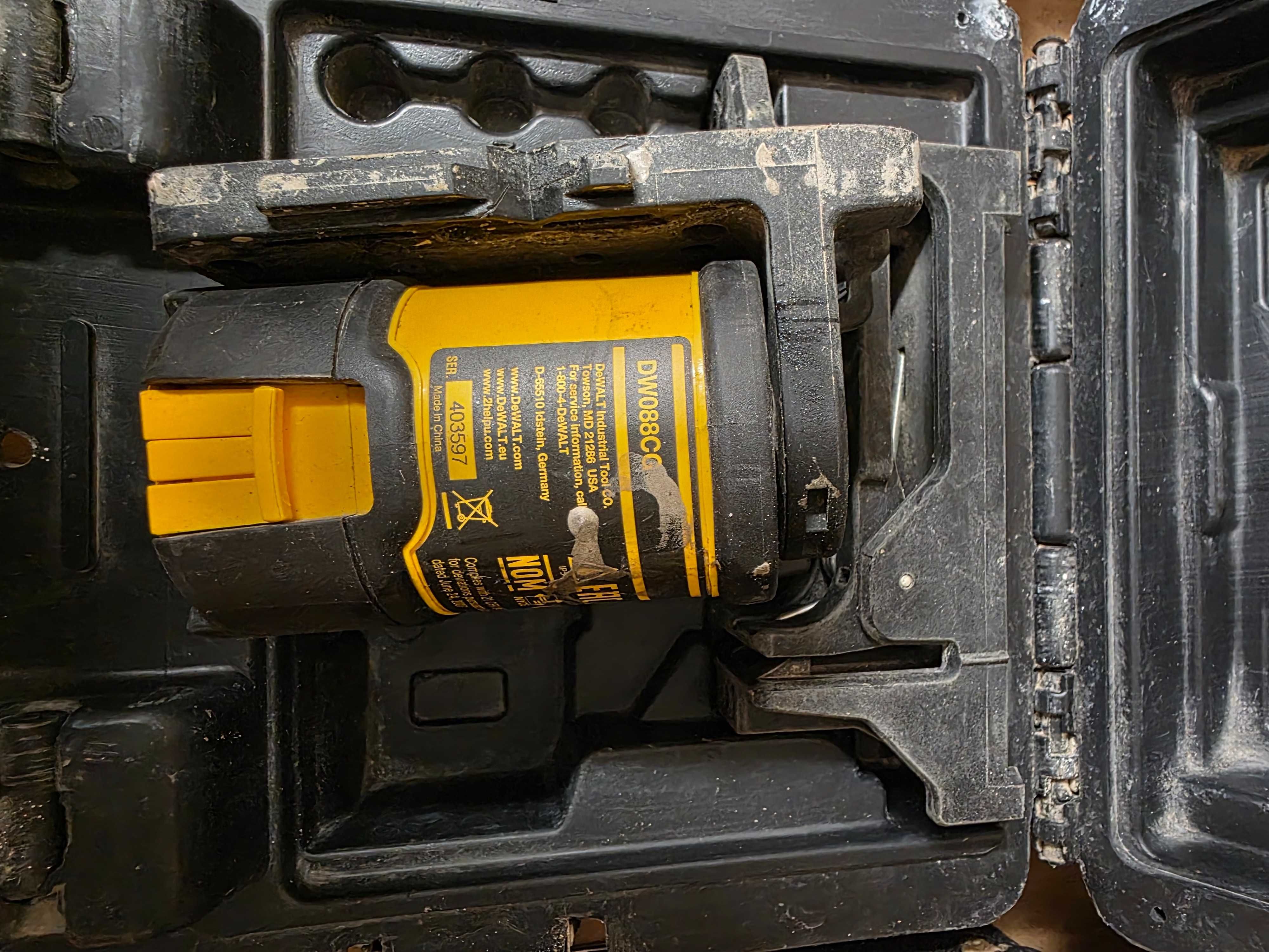 Лазерен нивелир Девалт Dewalt зелен  и червен