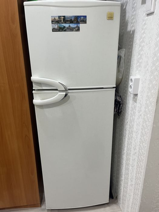 Продаю холодильник (не работает) на запчасти