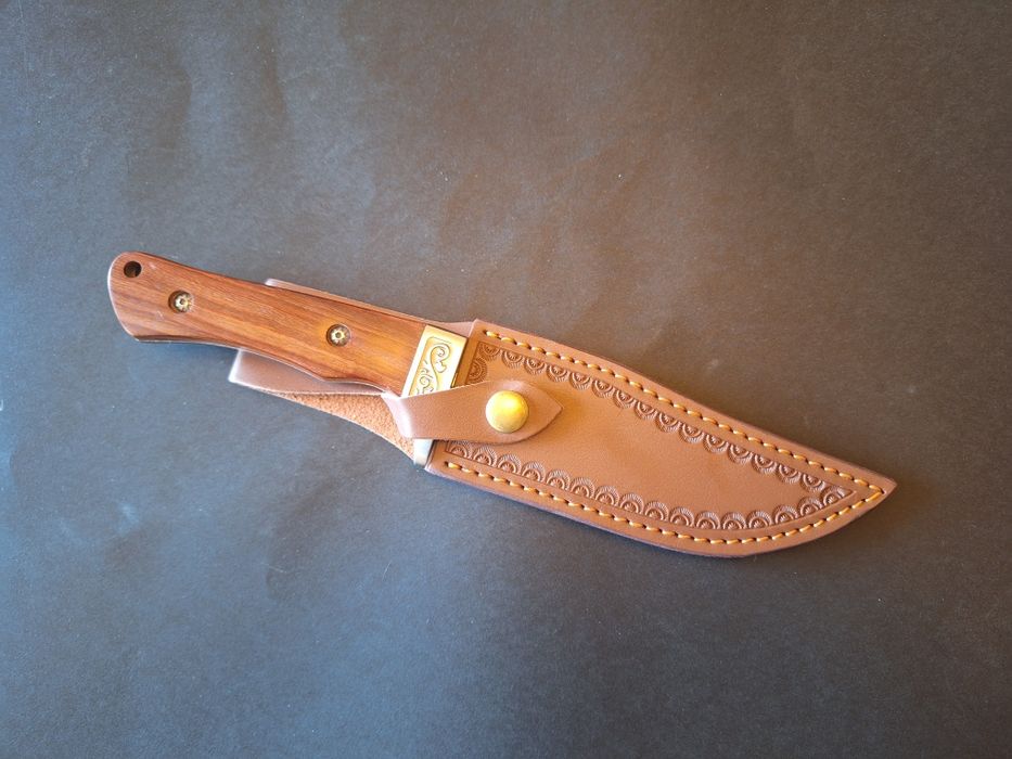 Ловен нож с кожена кания