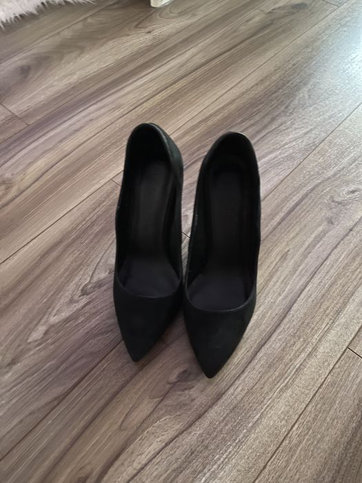 Pantofi stileto eleganti