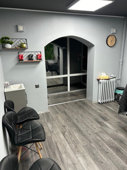 Inchiriez o camera salon ( frizerie,unghii etc)