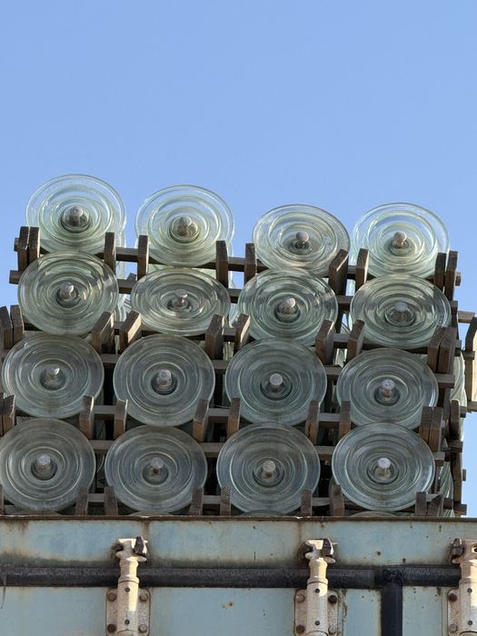 Изолятор, ввод высоковольтный, контактор.