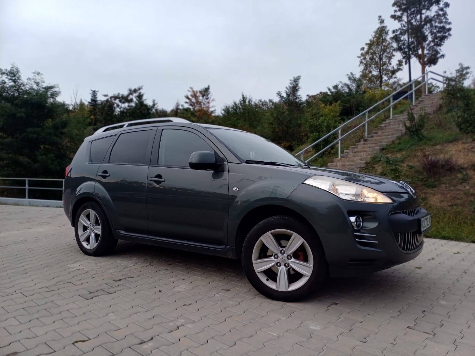 Vând Peugeot 4007, 4x4, 7 locuri