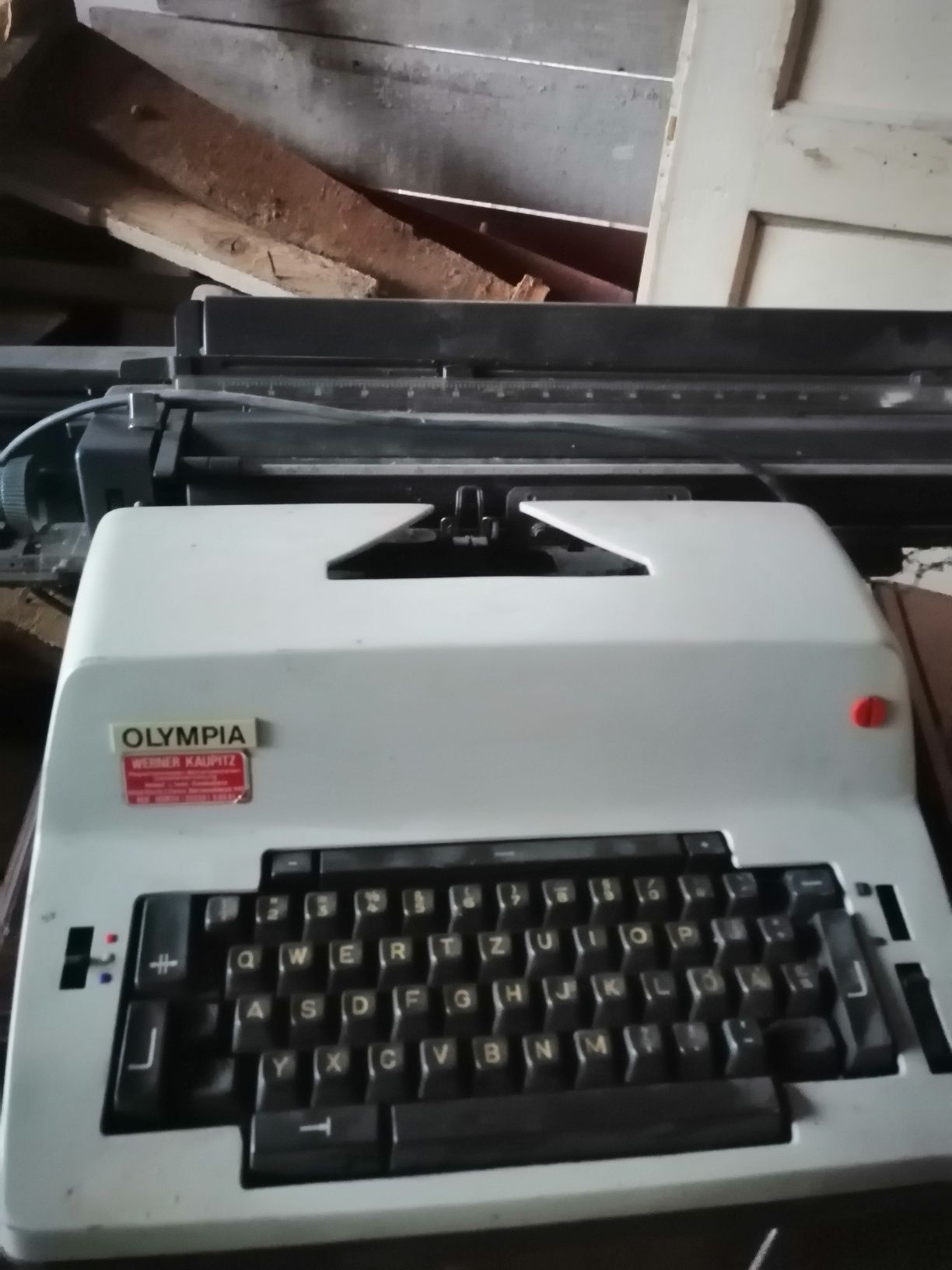 Mașina de scris veche Olimpia