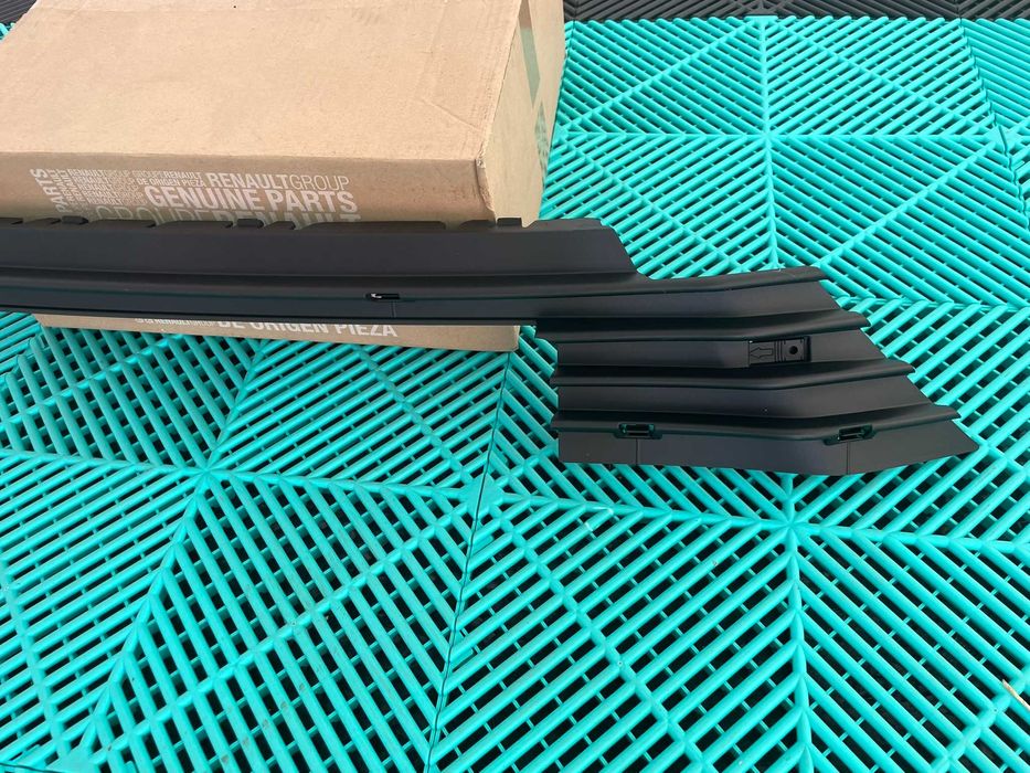 Grila inferioara bara fata Renault Megane 4 2016+ originala Renault