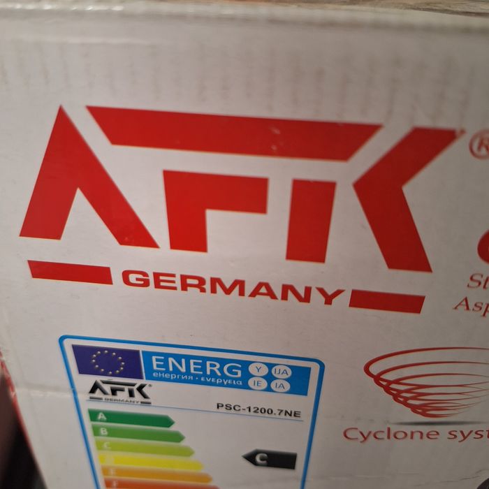 Прахосмукачка с контейнер внос от Германия - нова с нарушена опаковка