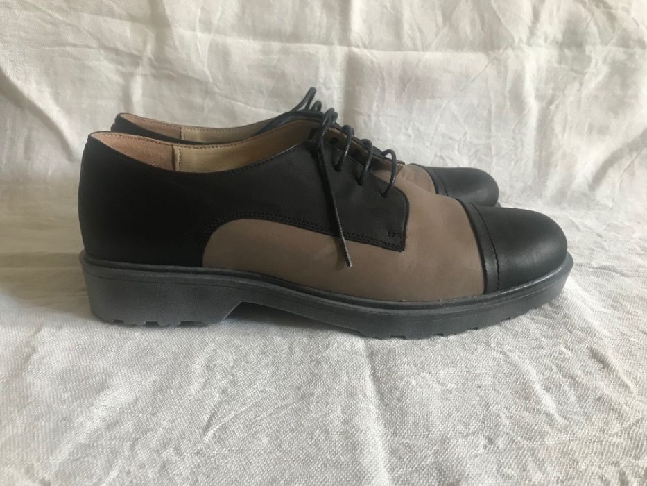 Pantofi tip Oxford, cu siret, din piele negru cu bej, marime 38-39