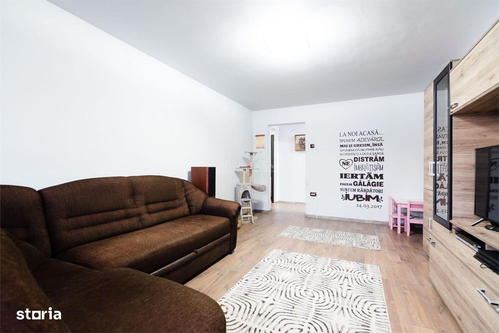 Apartament spatios cu 4 camere si 2 bai -  in zona linistita -  aproap