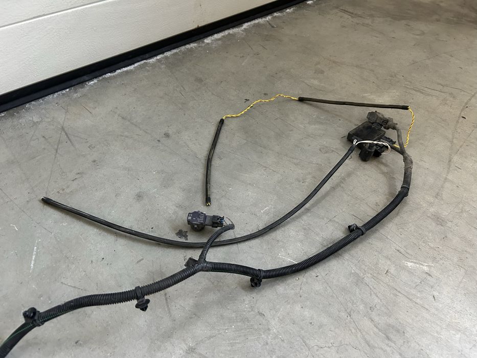 Volvo XC40 2023 - стъкло,крило,парктроник