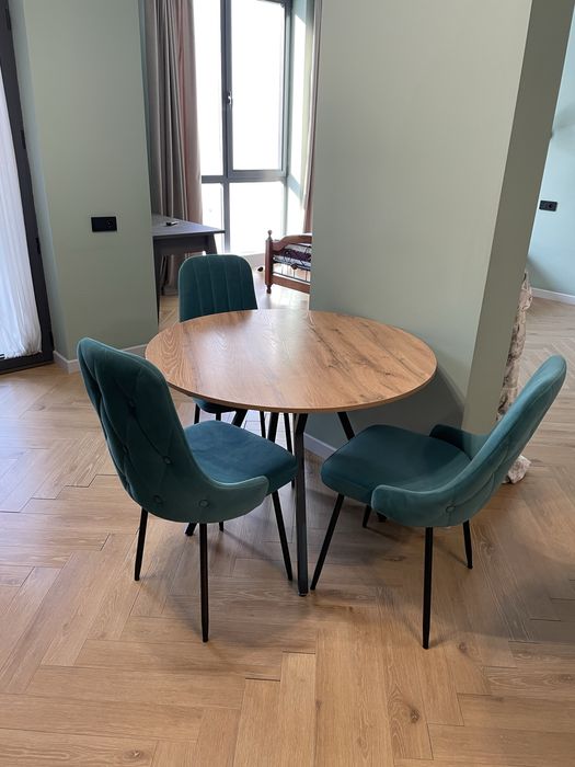 Стол со стульями