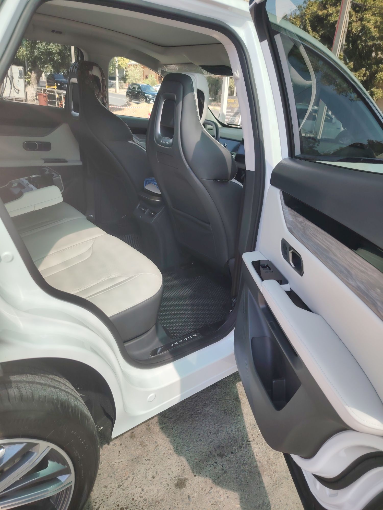Продается компактный кроссовер Jetour Dashing 1.6