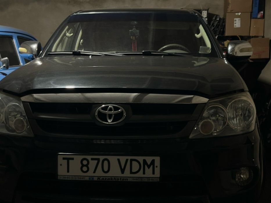 Toyota Fortuner 2008 год 106000км пробег