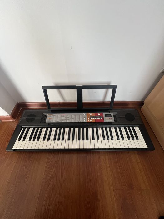 синтезатор Yamaha PSR-f50