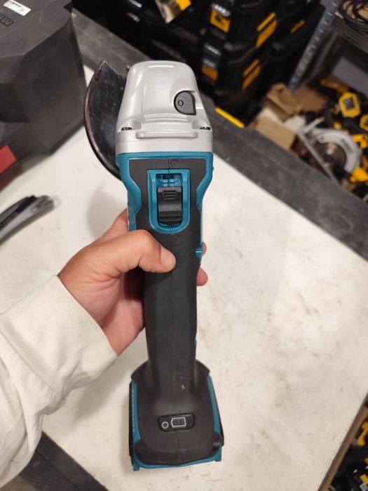 Безчетков акумулаторен ъглошлайф Макита Makita DGA506 18V