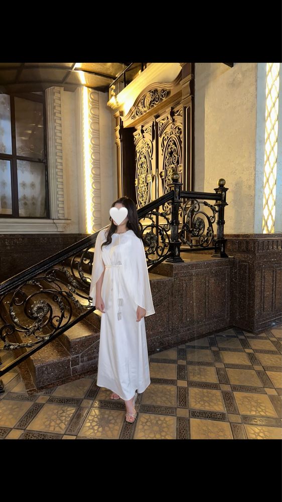 Платье брендовое, один раз ношенное шикарное
