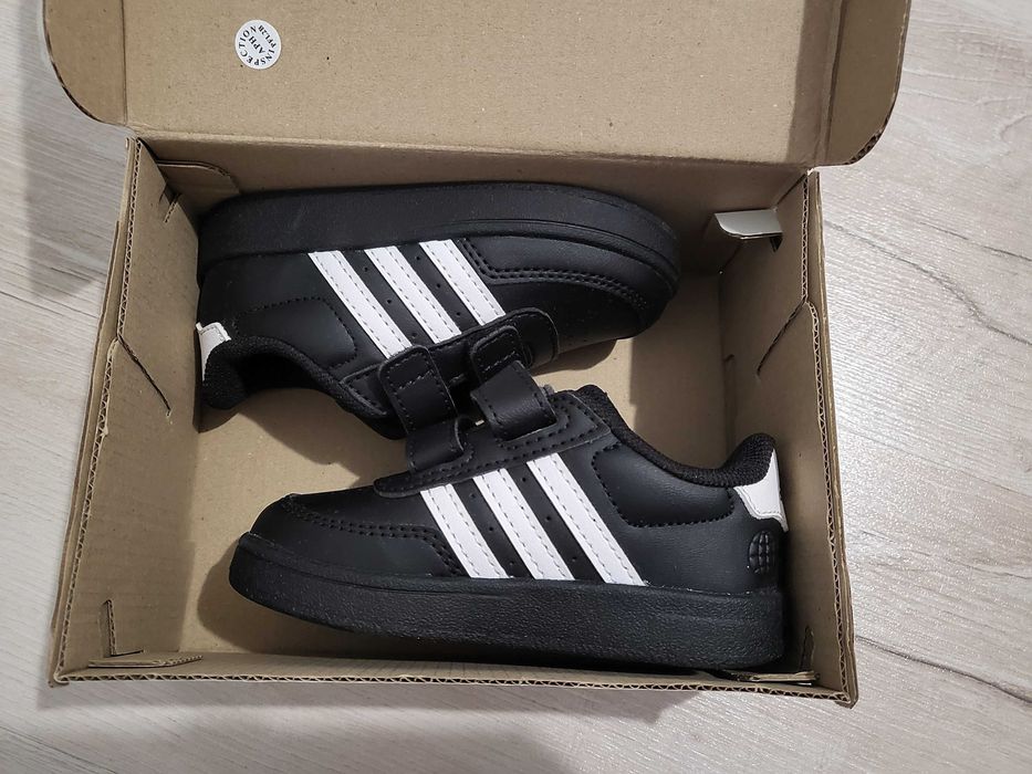Ново! Детски обувки Adidas