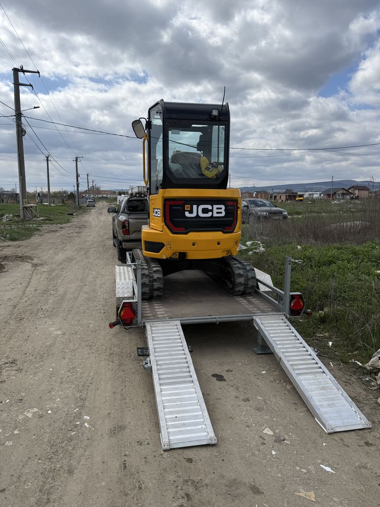 Inchiririez miniexcavator, bobcat, remorca pentru transport utilaje!