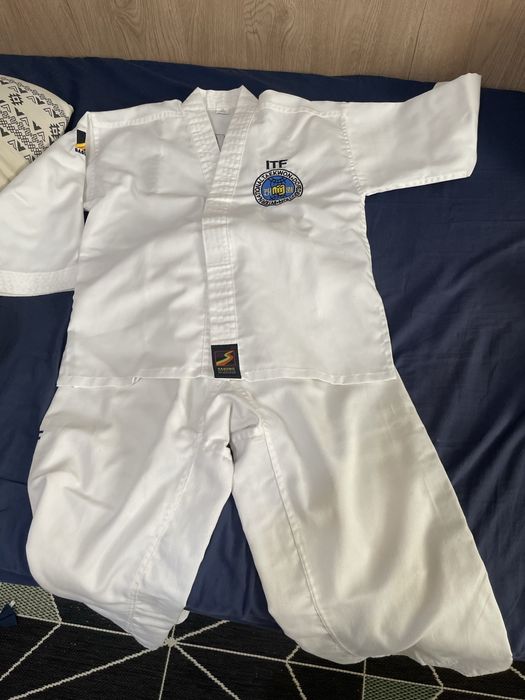 Отдам кимано на 6лет и 8-9 лет