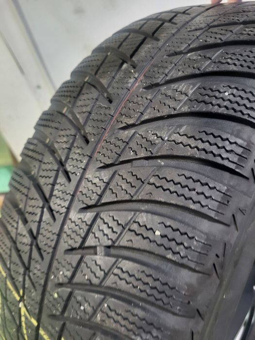 4 бр зимни 215/55/17 Bridgestone