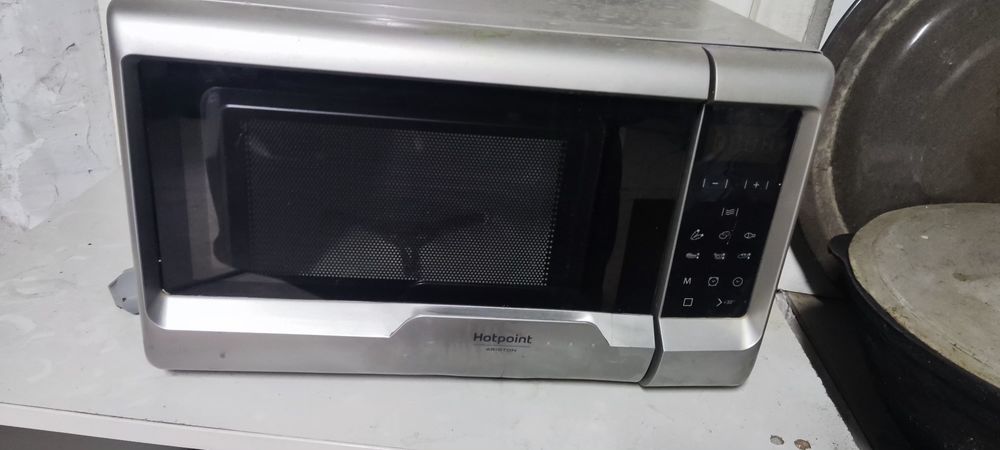 Микроволновку продам