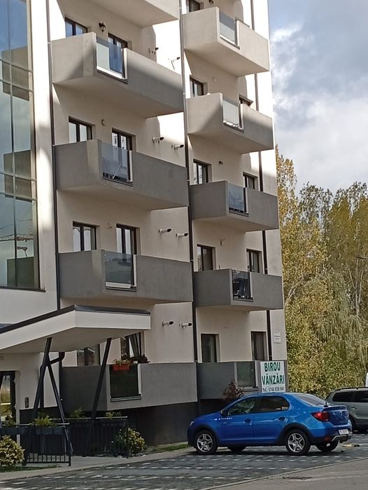 Garsonieră mobilată, cu balcon, încălzire în pardoseala și loc de parc