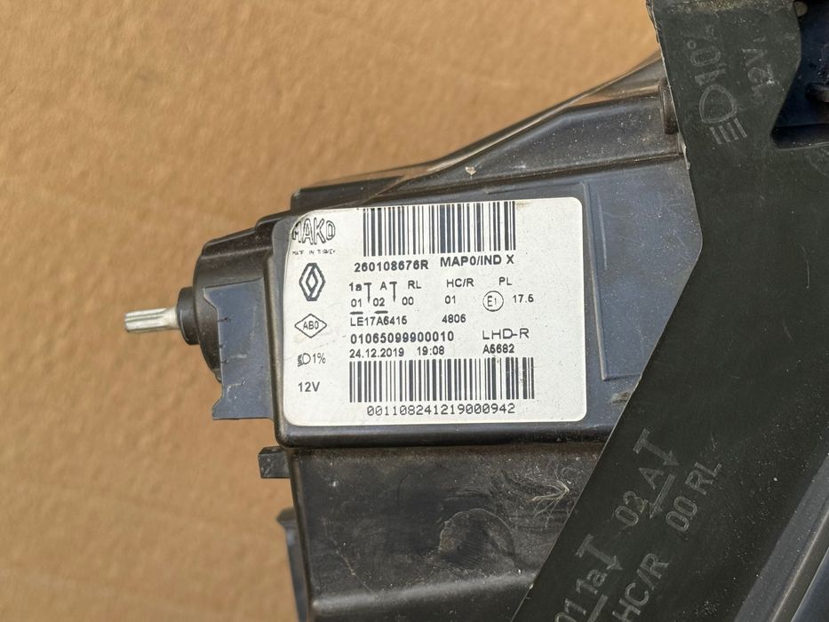 Оригинилен LED Фар за Renault Clio ПЕРФЕКТЕН