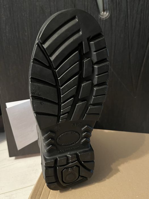 Чисто нови кубинки, номер 43. Цена 65лв.