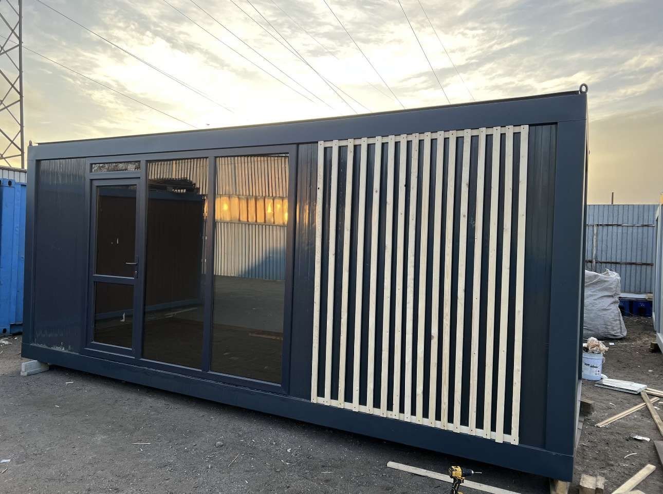 Containere modulare cu vitrina